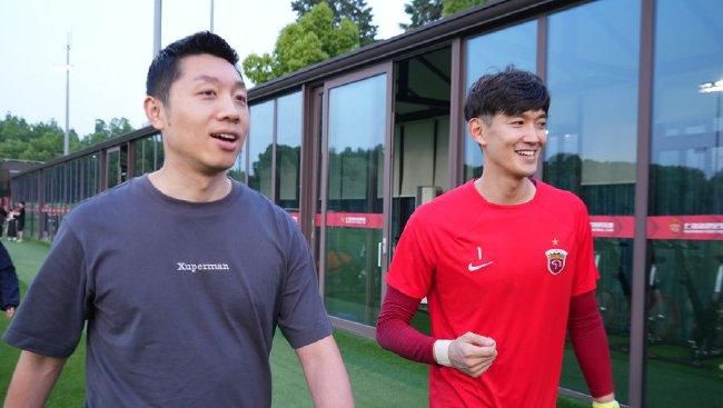 国产成人吃奶一区